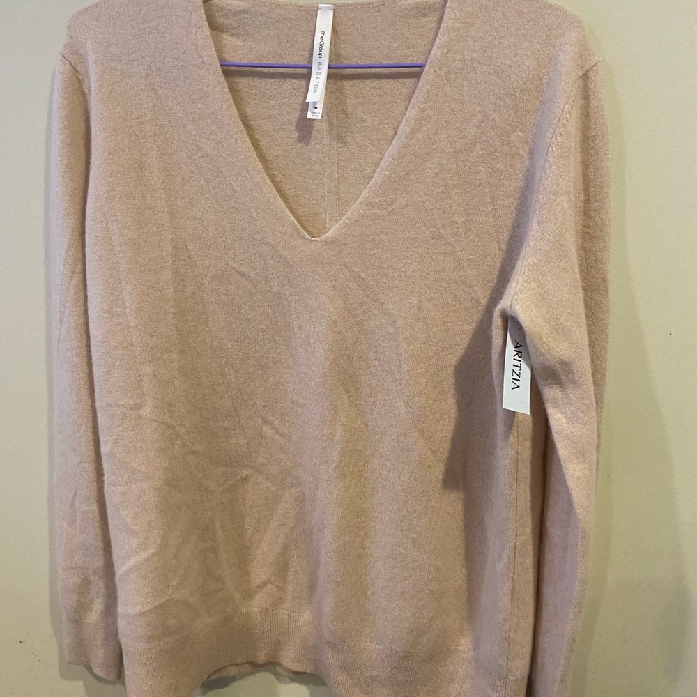 Aritzia The Group by Babaton Luxe Cashmere V-Neck Sweater
